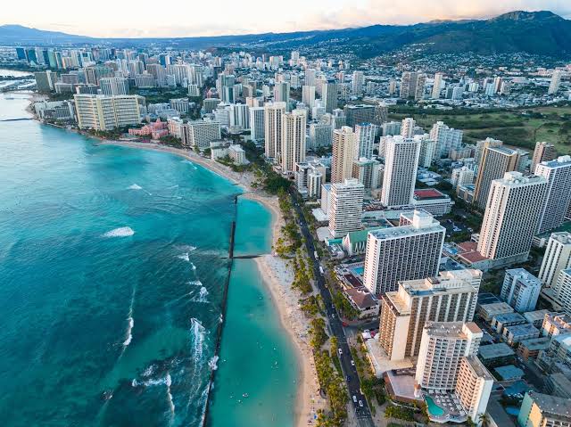 Aerial view of Honolulu Hawaii showing communities served by Honolulu Water Damage